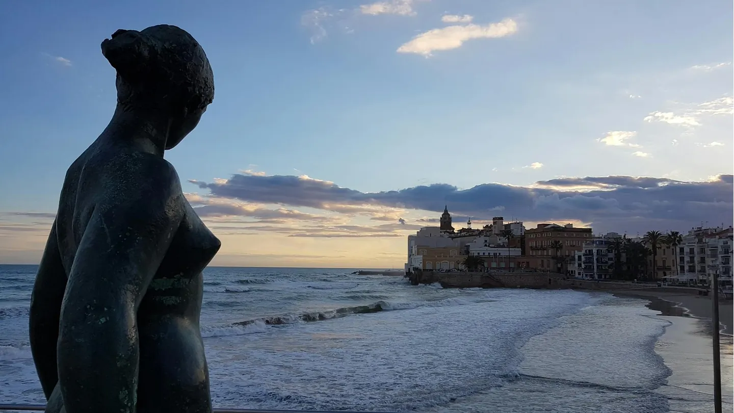 Cita con encanto y paseo largo en Sitges